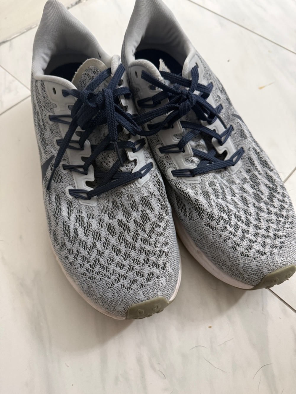 Nike Men's Athletic Running Shoes Gray with Navy Accents